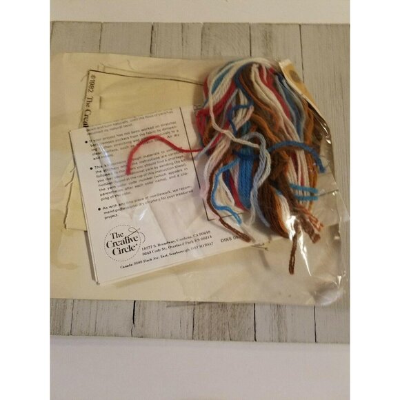 The Creative Circle Molly Fleming Crewel Yarn Needlework B Hug the Chef 533 0533 - Picture 4 of 4